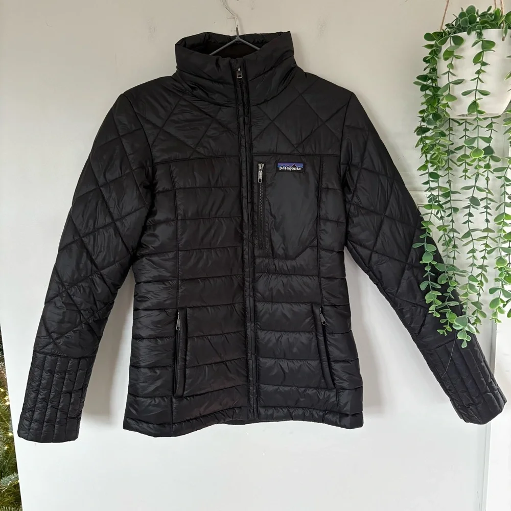 **SOLD*** Patagonia Woman’s Puffer Radalie Insulated Jacket Size XS Black - Picture 1 of 14